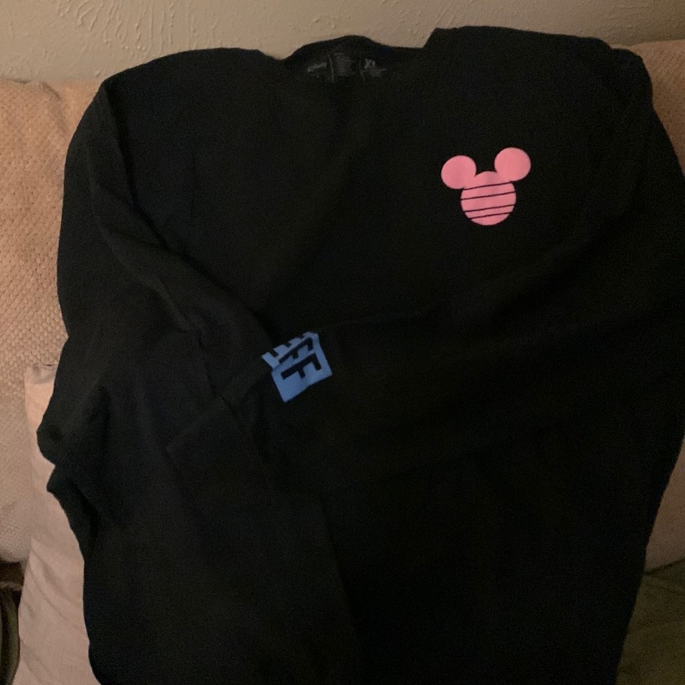Black long sleeve t-shirt